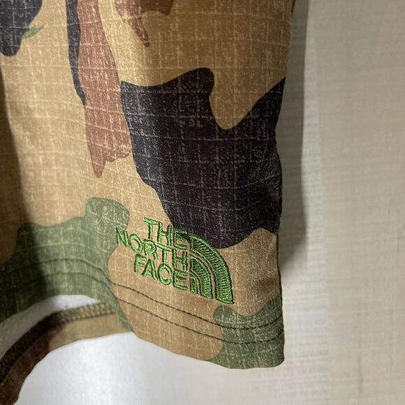 The North Face green camouflage swim trunks, size 36‎ - Picture 5 of 12